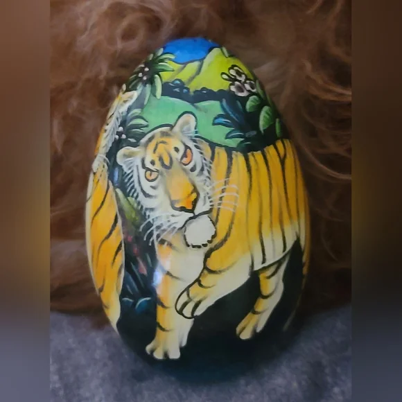 Hand-Painted Elephant And Tiger Hand Painted Decorative Egg, Bali - Picture 7 of 9